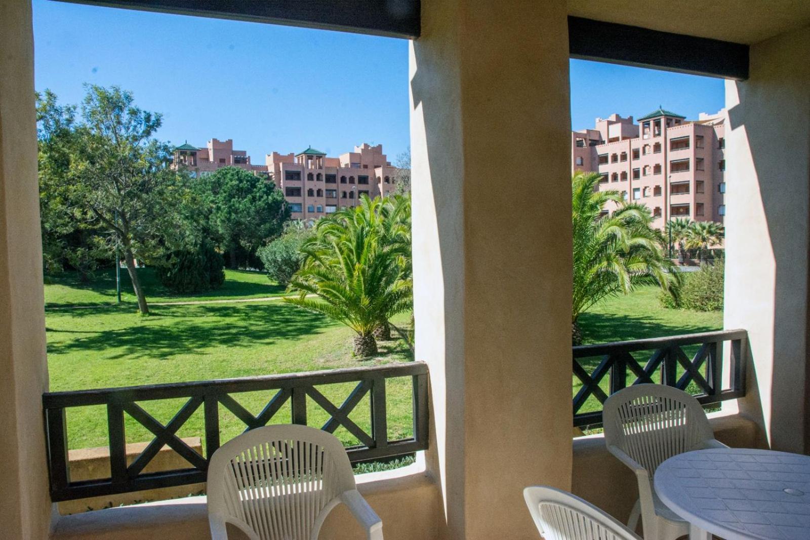 Vista Jardin En Urb. Jardines De Isla Canela. Luaran gambar